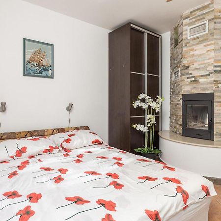 1 Bedroom Beautiful Apartment In Vrh Vrh  Εξωτερικό φωτογραφία