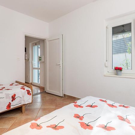 1 Bedroom Beautiful Apartment In Vrh Vrh  Εξωτερικό φωτογραφία
