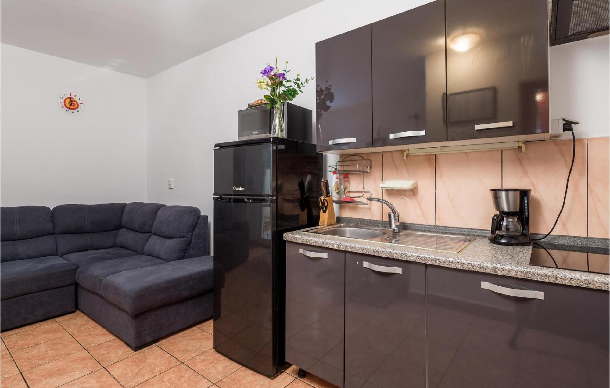 1 Bedroom Beautiful Apartment In Vrh Vrh  Εξωτερικό φωτογραφία