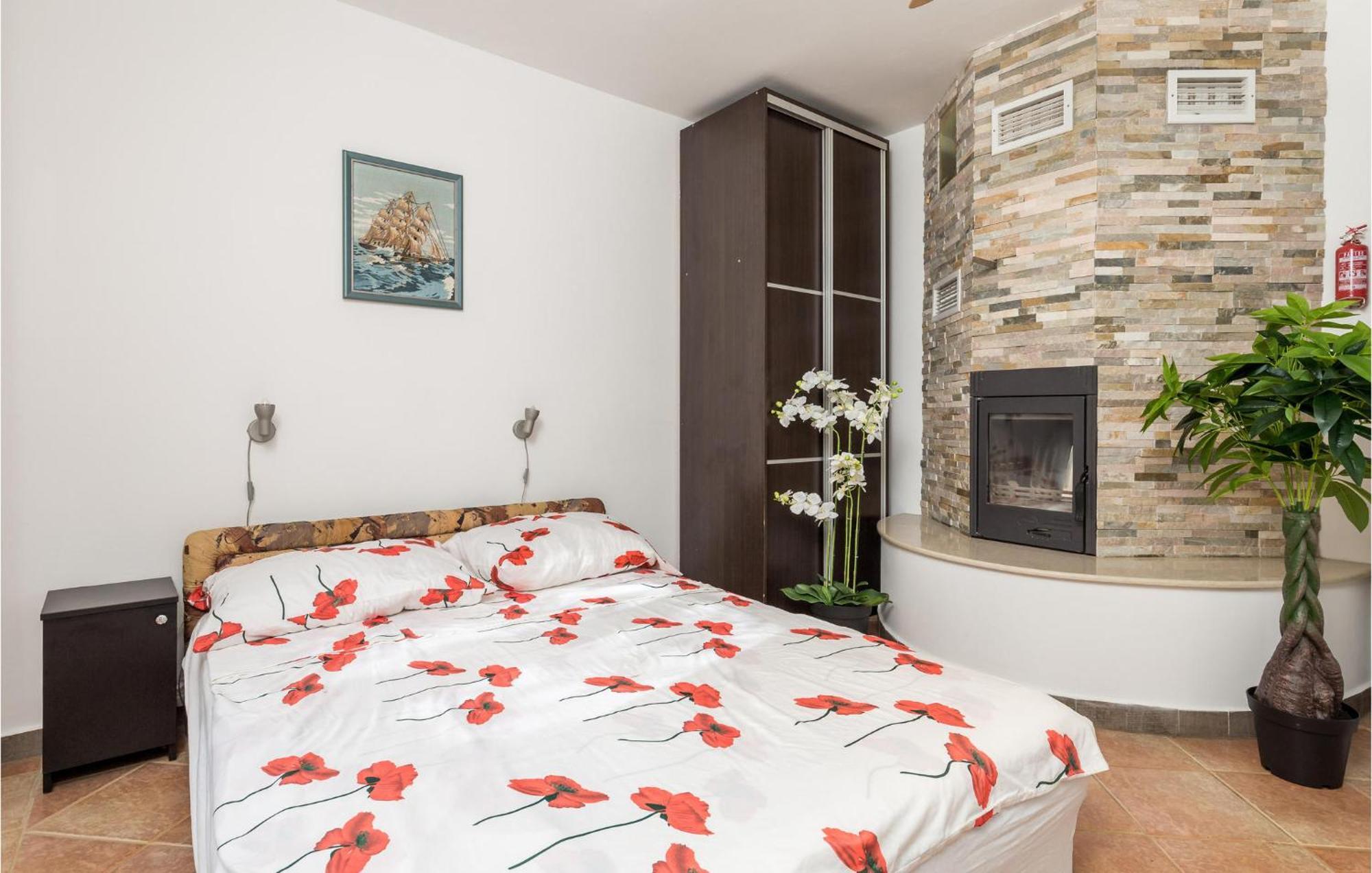 1 Bedroom Beautiful Apartment In Vrh Vrh  Εξωτερικό φωτογραφία