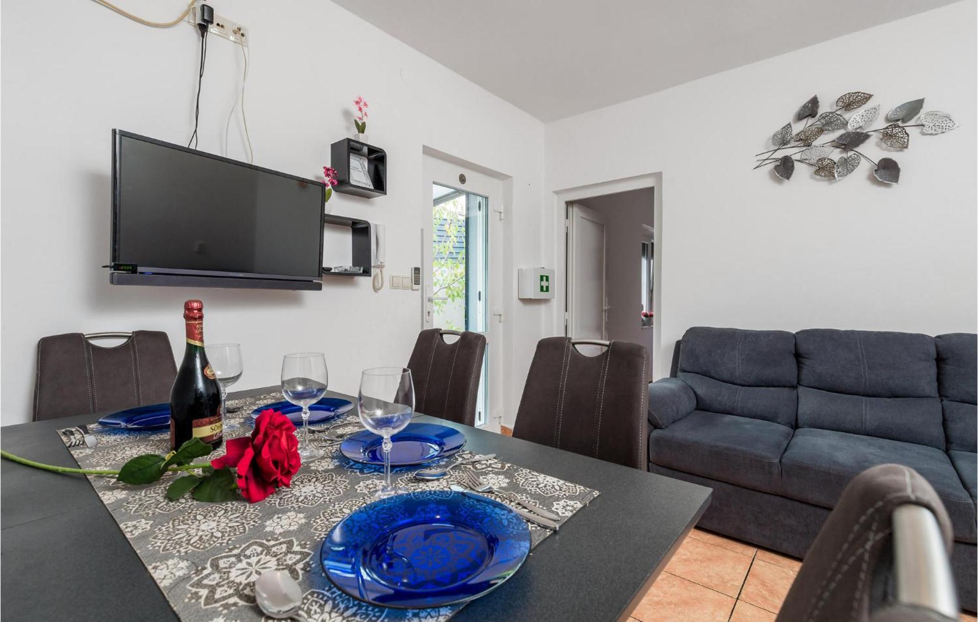 1 Bedroom Beautiful Apartment In Vrh Vrh  Εξωτερικό φωτογραφία