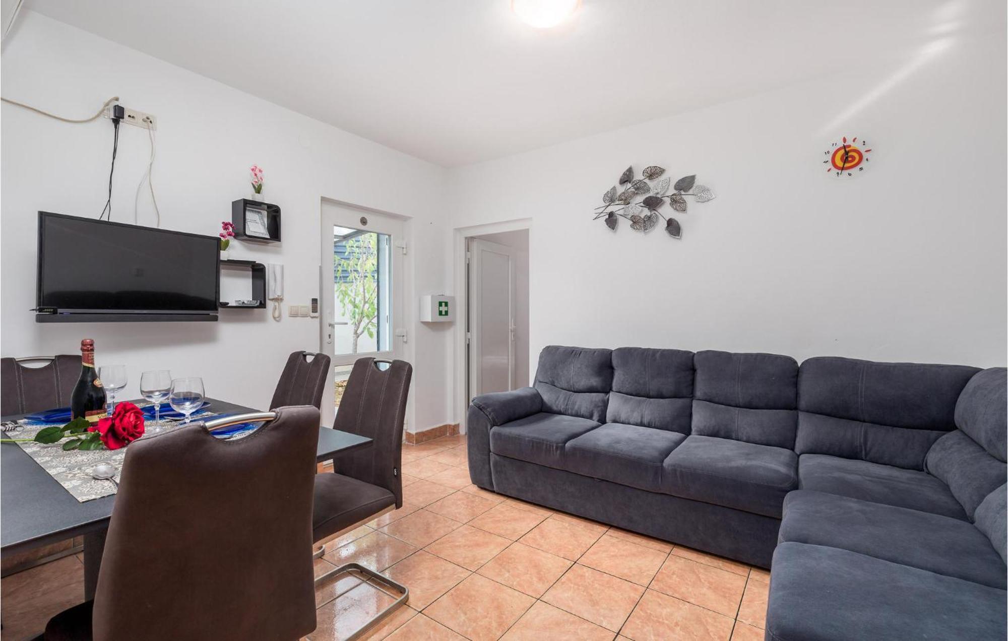 1 Bedroom Beautiful Apartment In Vrh Vrh  Εξωτερικό φωτογραφία