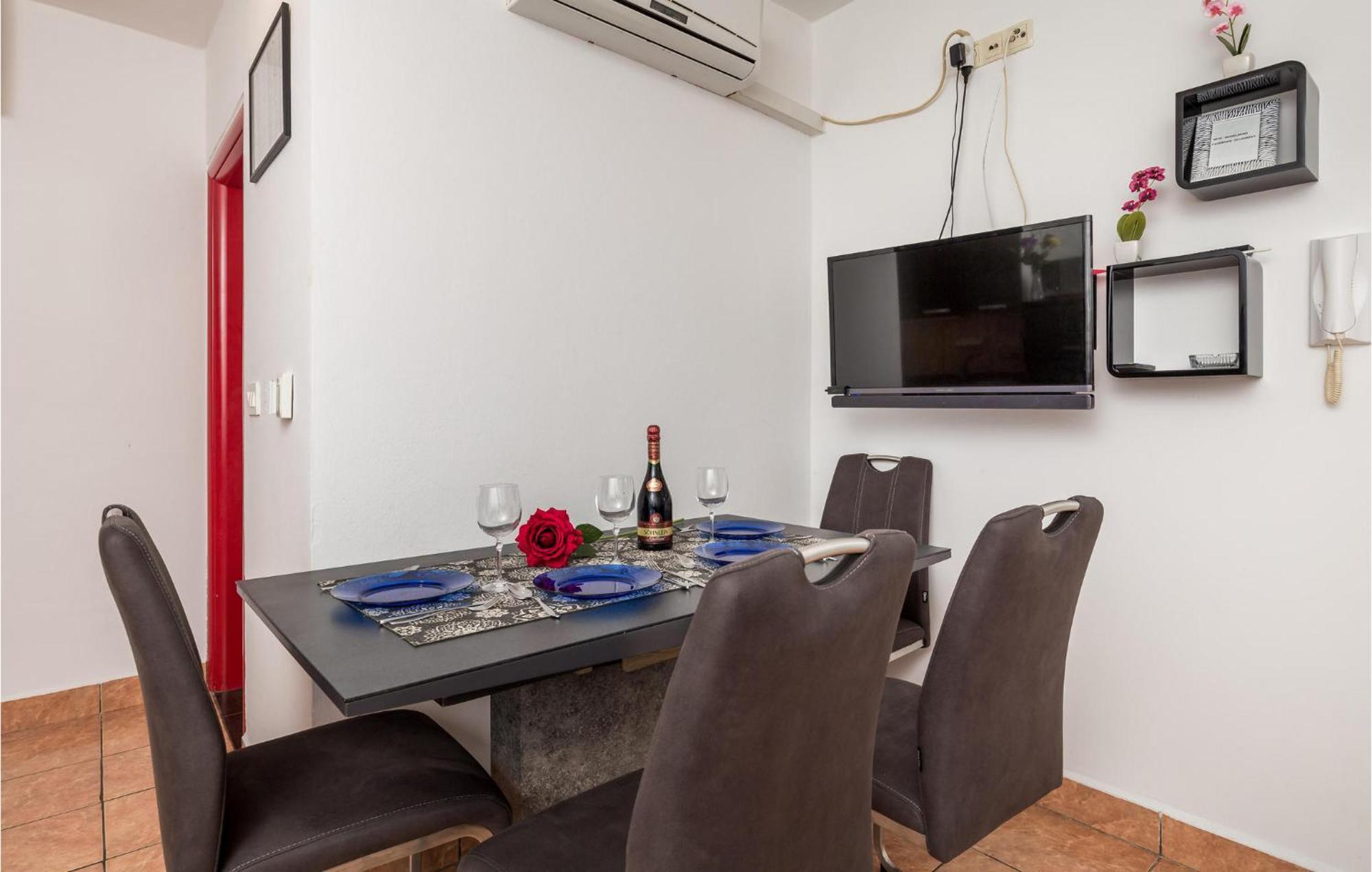 1 Bedroom Beautiful Apartment In Vrh Vrh  Εξωτερικό φωτογραφία