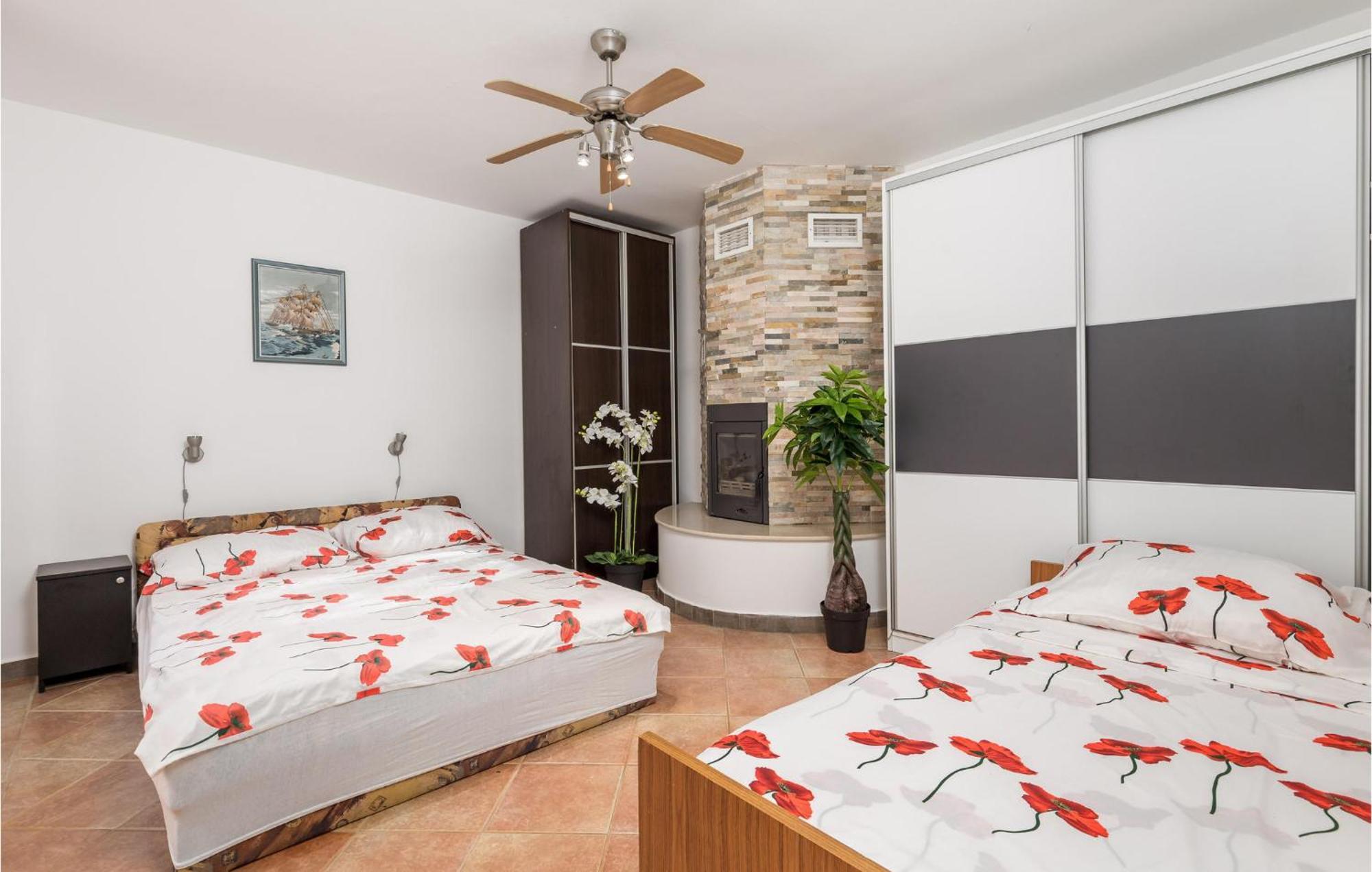 1 Bedroom Beautiful Apartment In Vrh Vrh  Εξωτερικό φωτογραφία