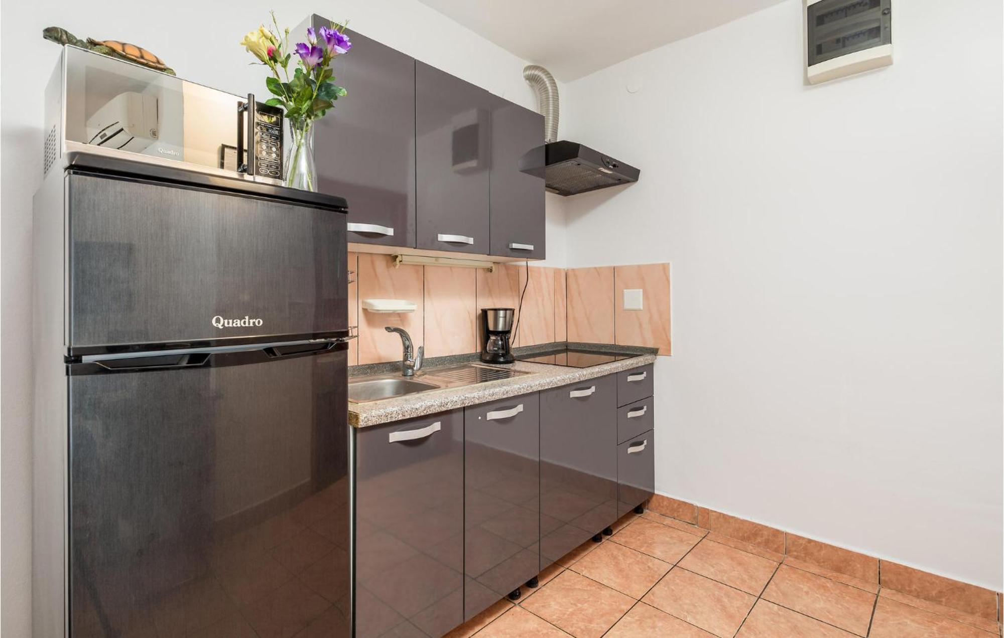 1 Bedroom Beautiful Apartment In Vrh Vrh  Εξωτερικό φωτογραφία