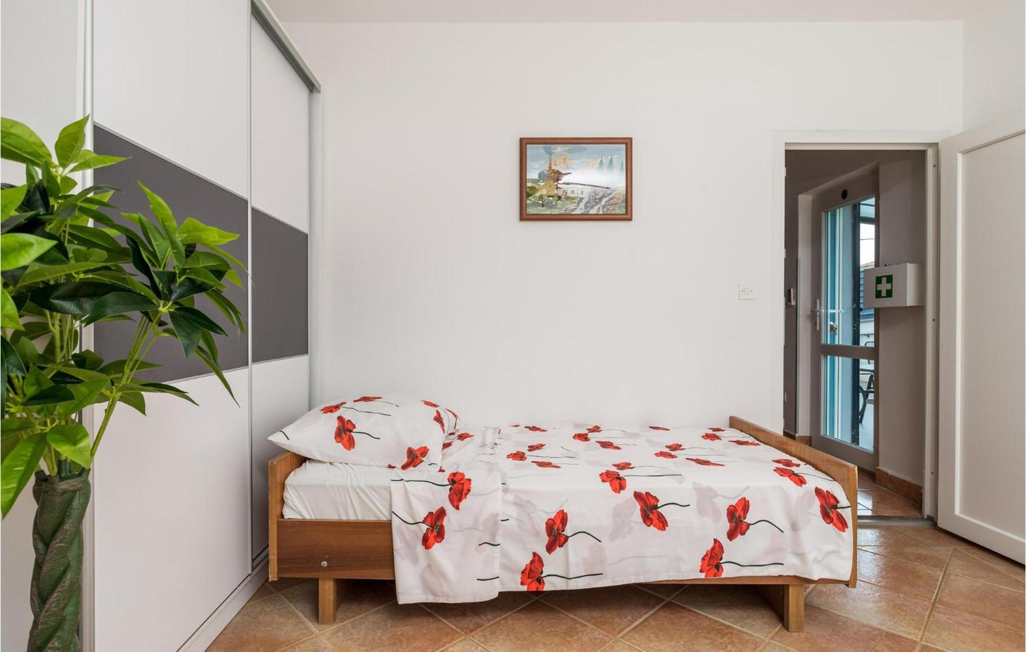 1 Bedroom Beautiful Apartment In Vrh Vrh  Εξωτερικό φωτογραφία